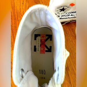 Off-white converse in size women’s 9 and men’s 7